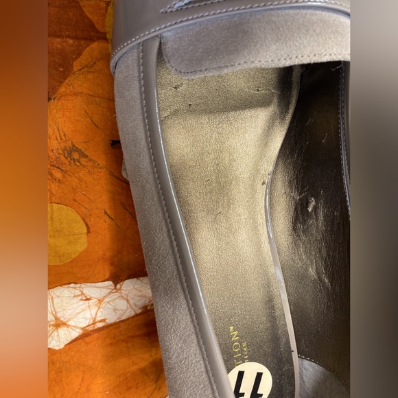 Women’s Loafers, Kenneth Cole Reaction, Beige Suede & Patent Leather, Size 11 - Picture 8 of 9